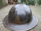 Engelse helm met artillerie decal en divisie embleem TOP, Ophalen of Verzenden, Landmacht, Nederland, Helm of Baret