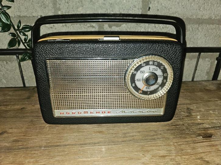 Vintage Radio's  de jaren 60 omgebouwd tot bluetooth radio, Audio, Tv en Foto, Radio's, Ophalen