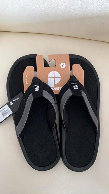 Nieuwe badslippers maat 41. beschikbaar voor biedingen