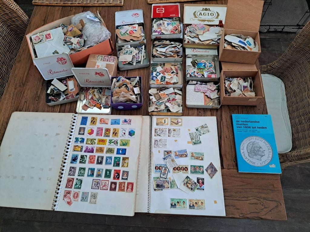 Grote verzameling postzegels met albums en losse zegels, Ophalen of Verzenden