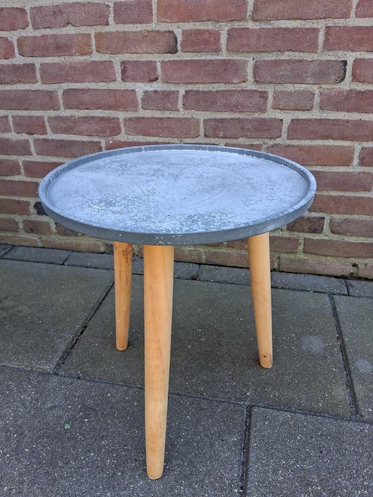 Betonlook bijzettafeltje, Huis en Inrichting, Tafels | Bijzettafels, Ophalen, Minder dan 45 cm, Minder dan 55 cm, Rond