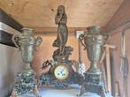Antieke pendule met bronzen beeld en marmeren sokkel, Antiek en Kunst, Antiek | Klokken, Ophalen of Verzenden