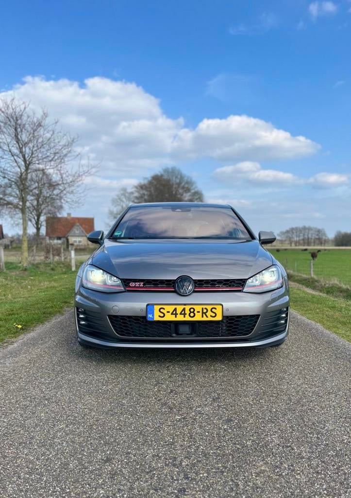 Volkswagen Golf 2.0 TSI Performance, ACC, Apple Carplay, Zwart, 4 cilinders, 1984 cc, Leder en Stof