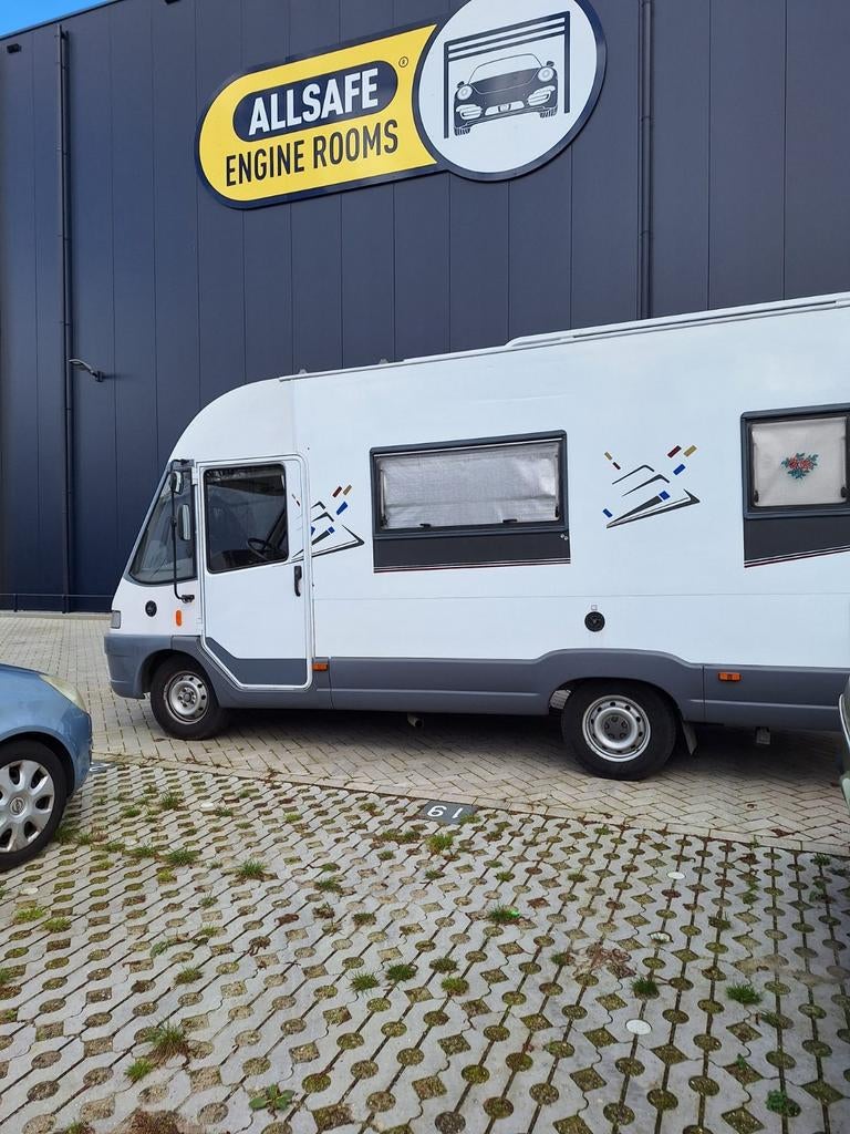 Burstner i572, Caravans en Kamperen, Campers, Integraal, Ringverwarming, Fiat, Boiler