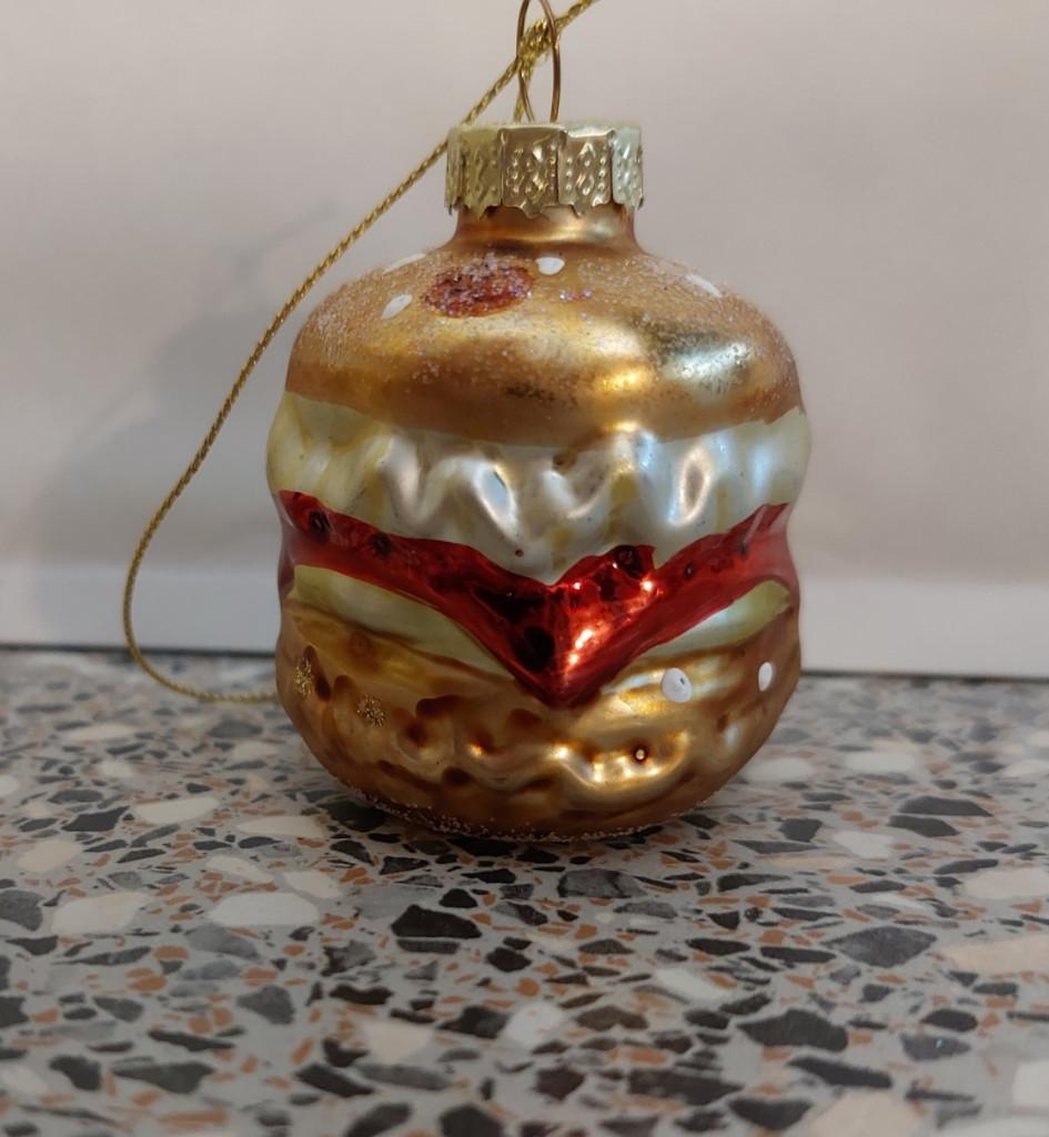Kerstbal Kerstornament hamburger  , Ophalen of Verzenden, Zo goed als nieuw