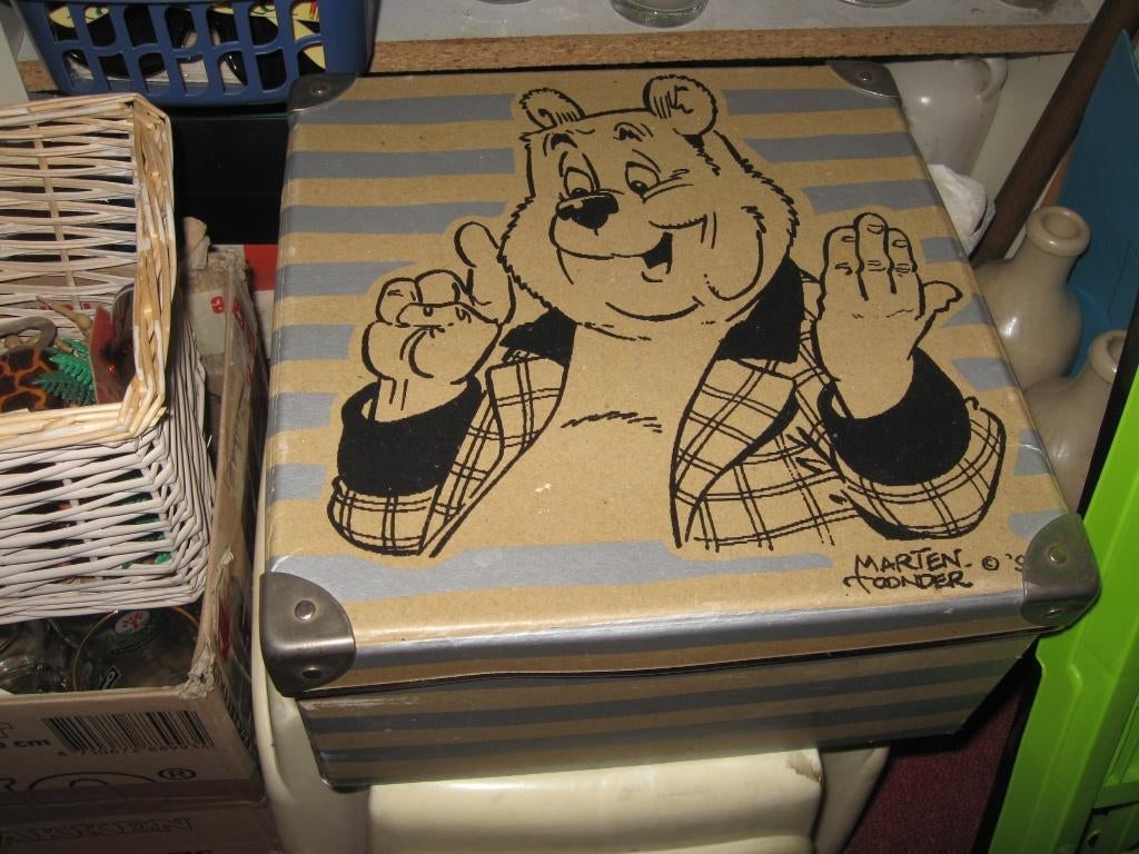 Box  (26X26X13cm) met opdruk Ollie B Bommel beer, Ophalen of Verzenden, Zo goed als nieuw, Overige typen, Overige merken