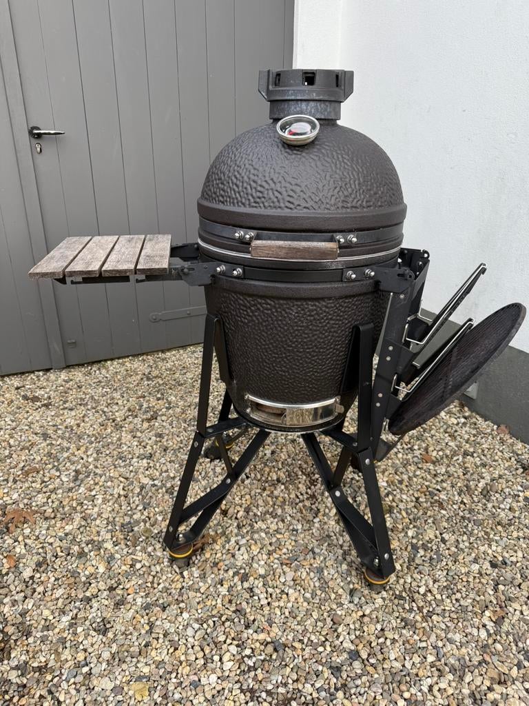 The bastard M, Tuin en Terras, Houtskoolbarbecues, Ophalen, Gebruikt