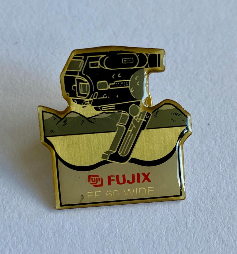 Vintage Fujix FF 60 Wide - Bruin-goud  pin, Verzamelen, Speldjes, Pins en Buttons, Ophalen of Verzenden, Overige onderwerpen