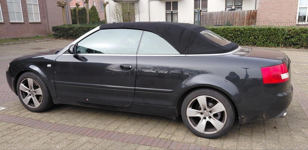 Audi A4 1.8 120KW Cabrio 2004 Zwart, Auto's, Voorwielaandrijving, 4 cilinders, Cabriolet, 4 stoelen