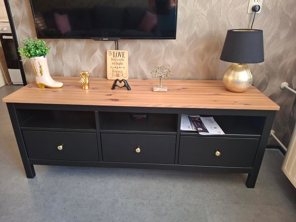 IKEA TV meubel zwart met houten blad (148x47x57 cm), Ophalen, Gebruikt, Hout