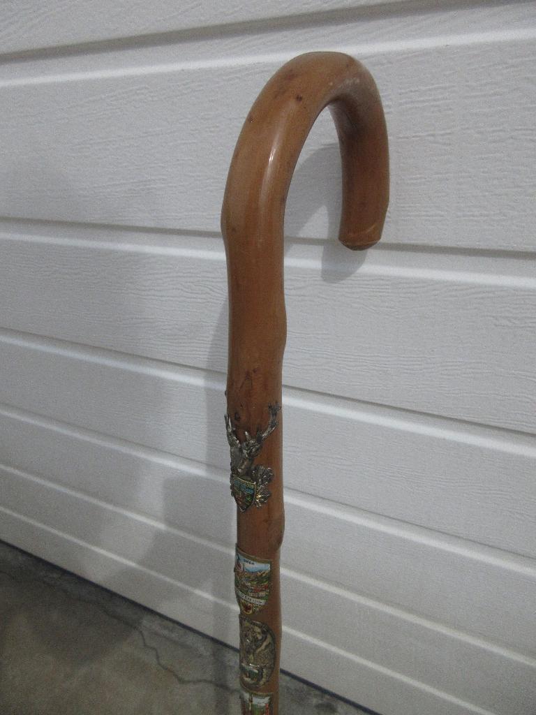 Houten wandelstok rondhaak met schildjes 91 cm, Ophalen of Verzenden, Gebruikt