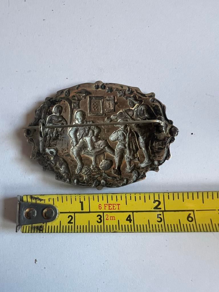 Antieke zilveren broche met tafereel, Ophalen of Verzenden