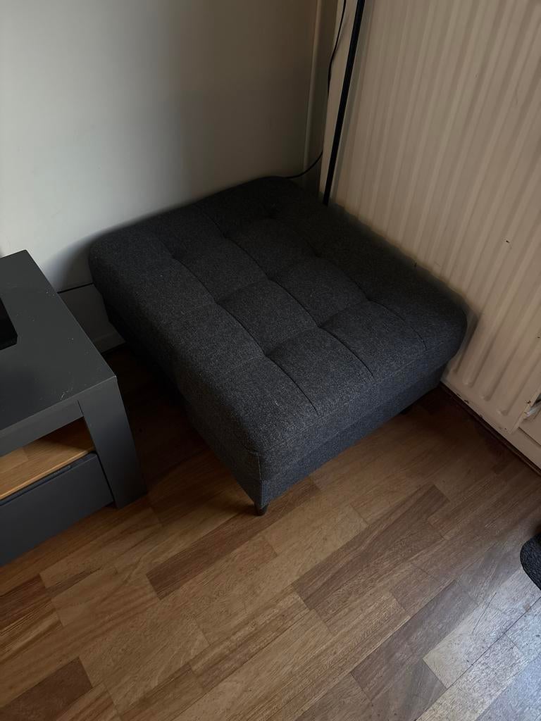 Donkergrijze stoffen poef, Ophalen, Gebruikt, Vierkant, Minder dan 50 cm