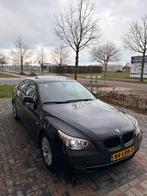 BMW 5-Serie 3.0 I 525 AUT 2009 Zwart, Auto's, Achterwielaandrijving, Beige, 2000 kg, 1505 kg