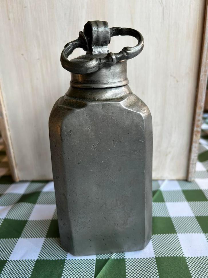 Antieke fles van tin gemerkt 1710 veldfles waterfles, Antiek en Kunst, Antiek | Tin, Ophalen of Verzenden