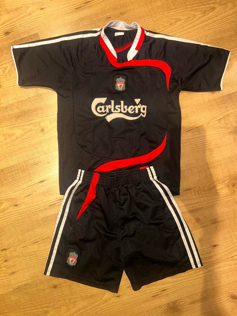 Kinder voetbalshirt Liverpool Gerrard #8 (maat M), Kinderen en Baby's, Ophalen of Verzenden, Gebruikt, Jongen of Meisje