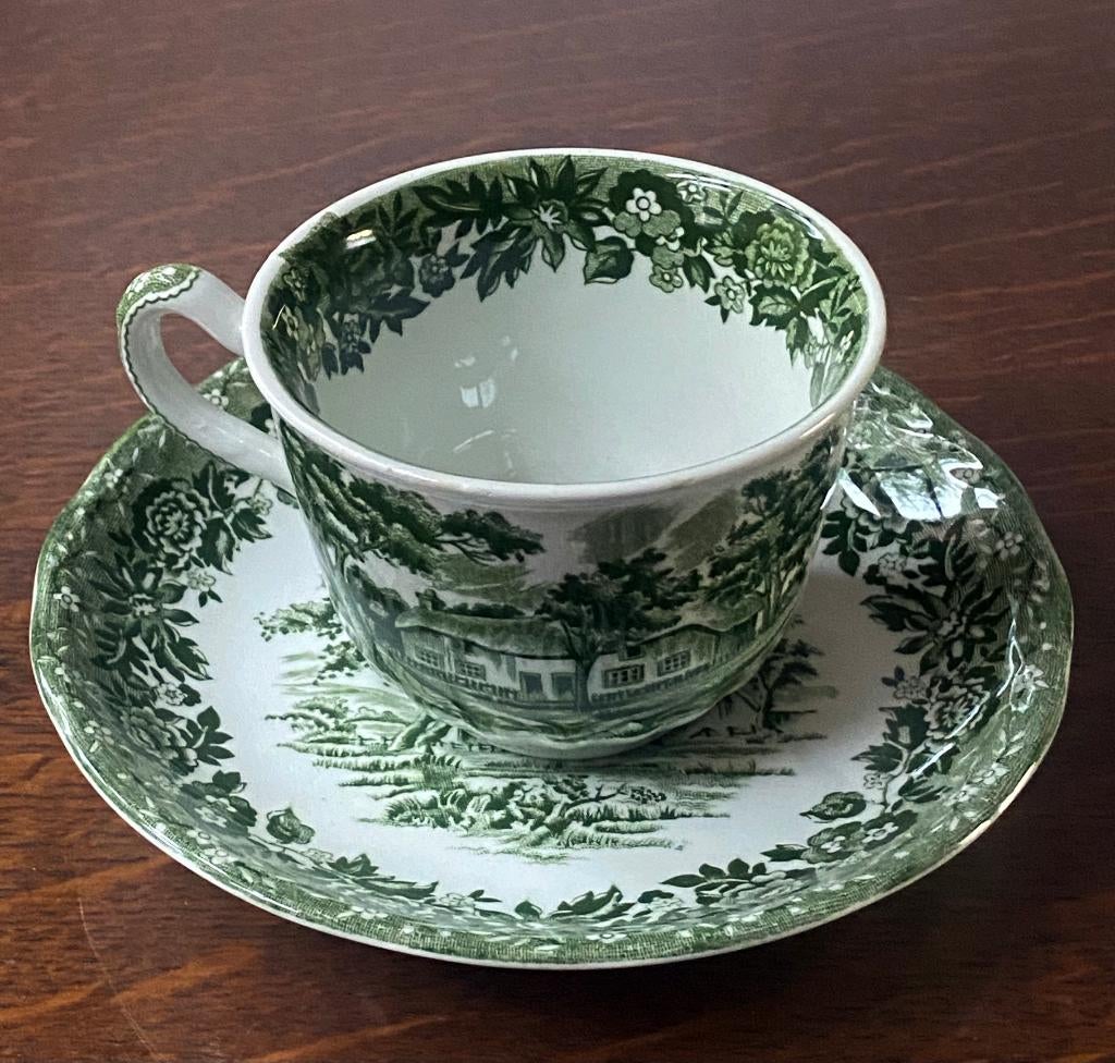 Vintage kopje met schoteltje van Staffordshire (Engeland), Ophalen of Verzenden, Zo goed als nieuw, Overige stijlen, Kop(pen) en/of Schotel(s)