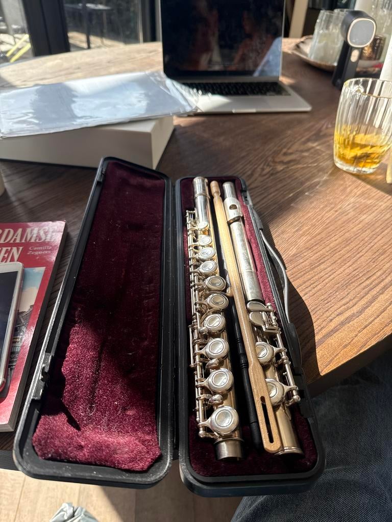 Yamaha 211 Dwarsfluit - Made in Japan met zwarte koffer, Muziek en Instrumenten, Blaasinstrumenten | Dwarsfluiten en Piccolo's