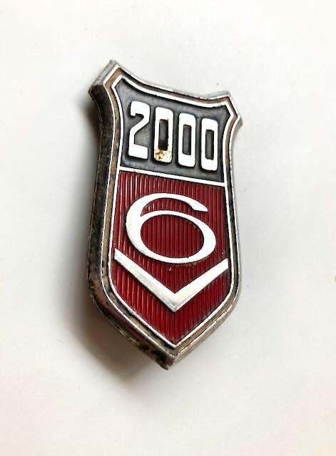 Ford V6 2000 logo merk embleem, Verzamelen, Ophalen of Verzenden, Gebruikt, Auto's