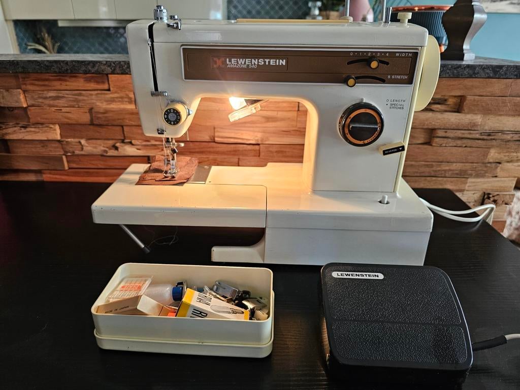 Lewenstein Naaimachine met accessoires en garen, Ophalen of Verzenden, Gebruikt, Naaimachine, Lewenstein