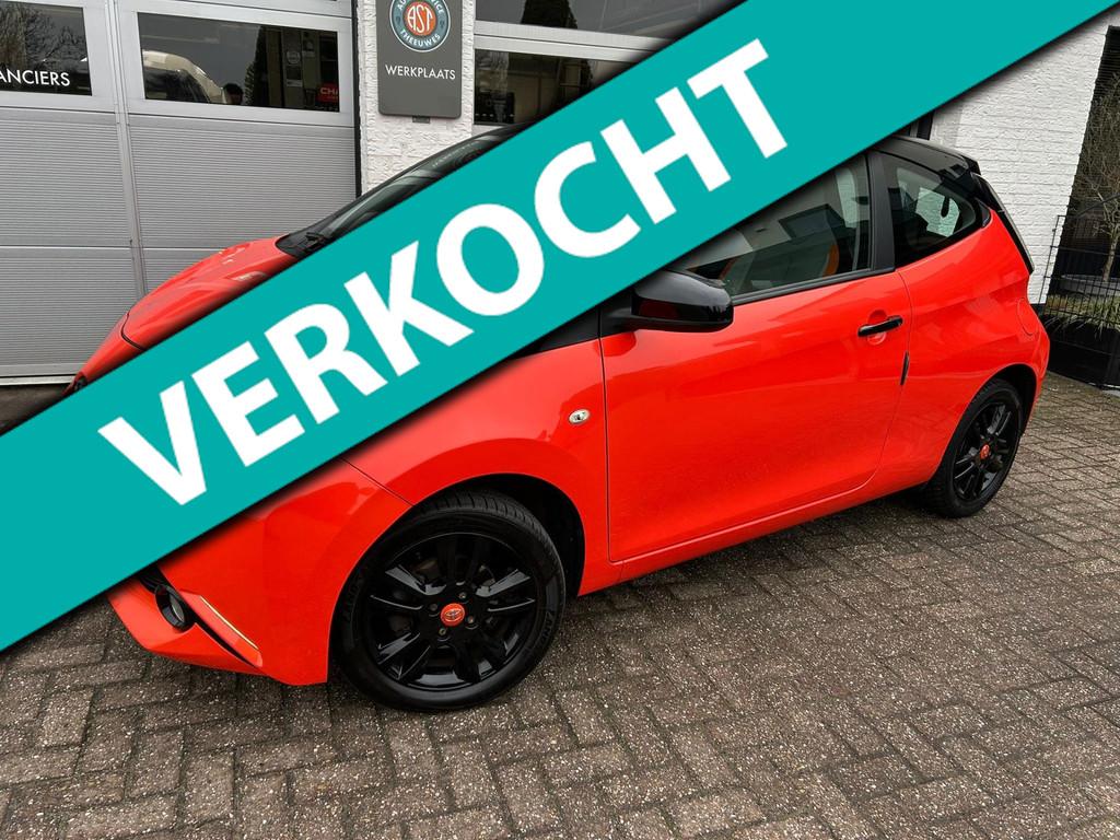 Toyota Aygo 1.0 VVT-i x-play 2-TONE|CAMERA|AIRCO|LM.VELGEN, Voorwielaandrijving, Euro 5, Stof, Gebruikt