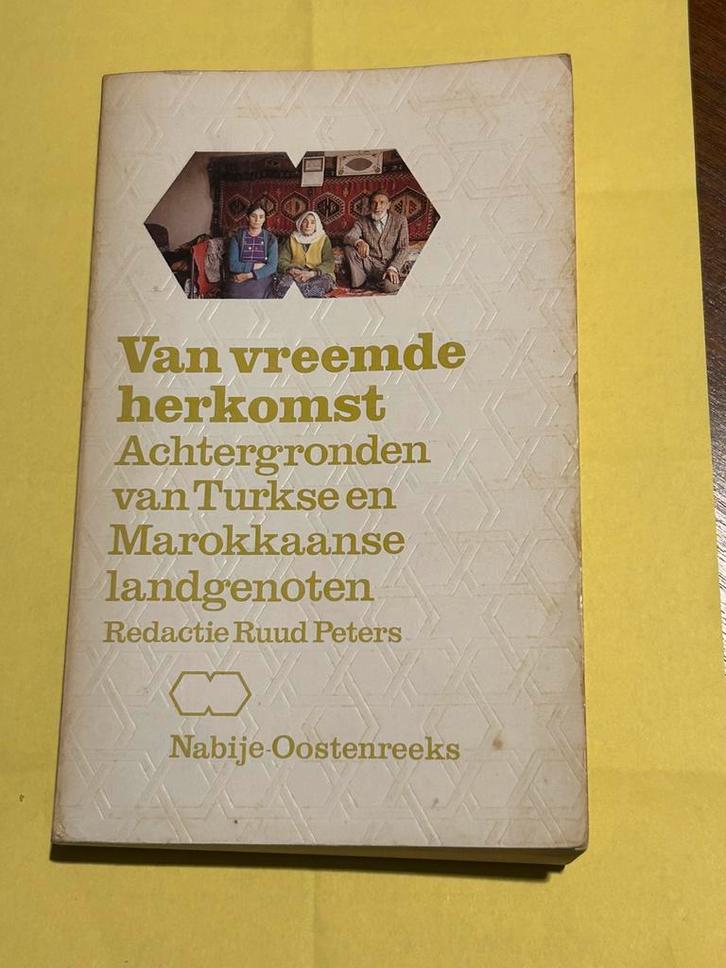 Oud boek: Turkse en Marokkaanse, Boeken, Politiek en Maatschappij, Maatschappij en Samenleving, Nederland, Ophalen