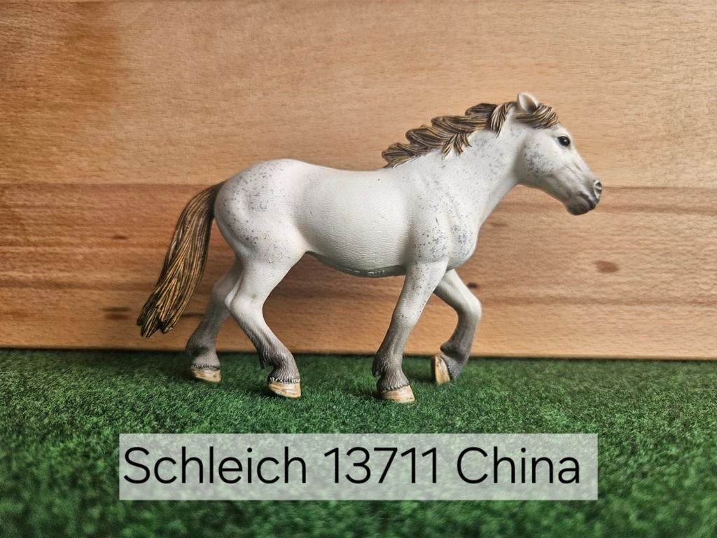 Schleich 13711 Camargue merrie uit 2012, Ophalen of Verzenden, Zo goed als nieuw, Paard, Beeldje of Figuurtje