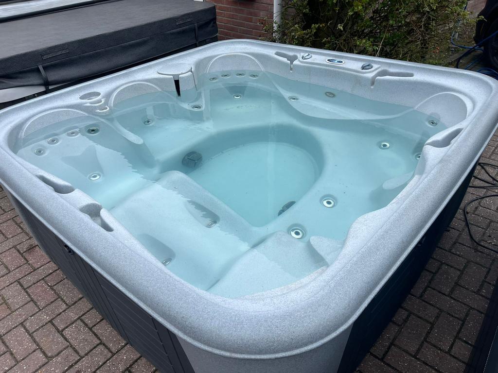 Comfortabele 6 pers Spa Dolphin incl Garantie & Plaatsing, Ophalen, Nieuw, Filter