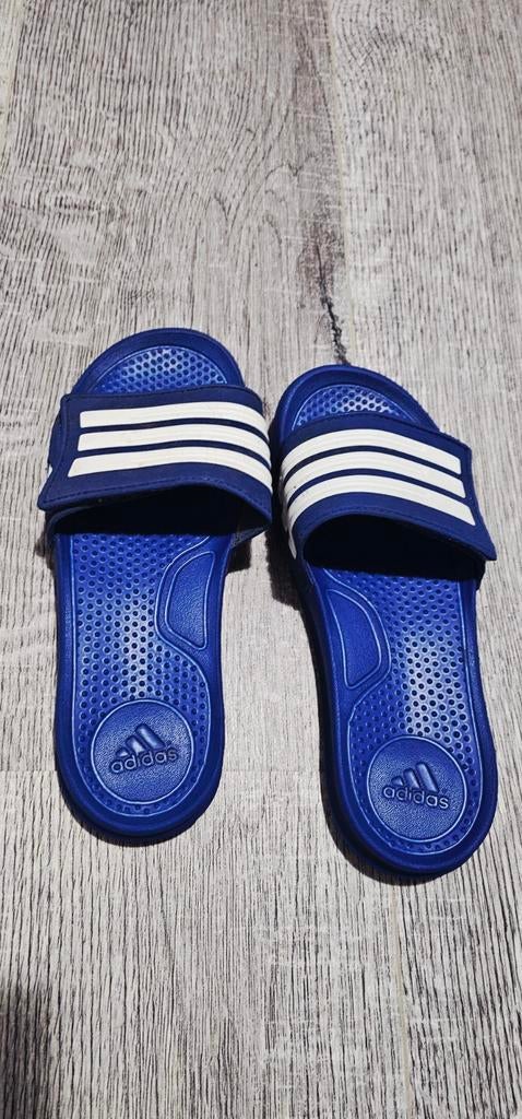 Adidas Adilette Slippers Blauw Maat 35, Slippers, Ophalen of Verzenden, Gedragen, Blauw