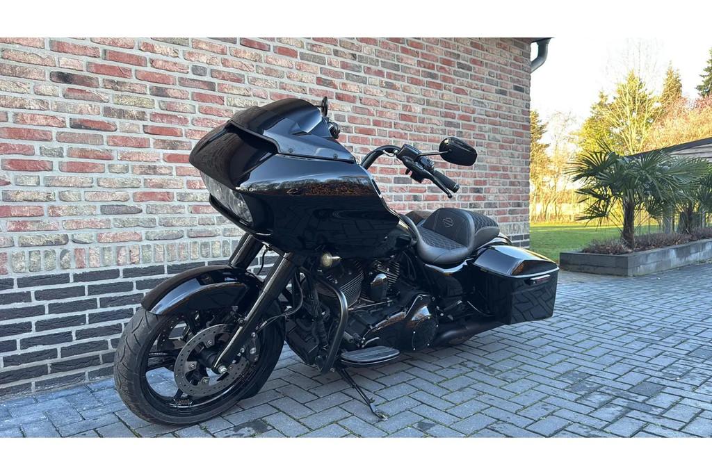 Harley-Davidson 103 FLTRX Road Glide Roadglide € 18.949,00, Motoren, Motoren | Harley-Davidson, 1690 cc, Bedrijf, LED Verlichting