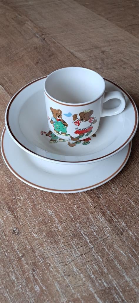 Kinderset beertjes servies vintage, Ophalen of Verzenden, Gebruikt, Porselein, Bord of Schaal