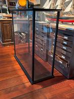Vitrinekast met plexiglas - Goede staat, Met plank(en), Kunststof, 100 tot 150 cm, Zo goed als nieuw