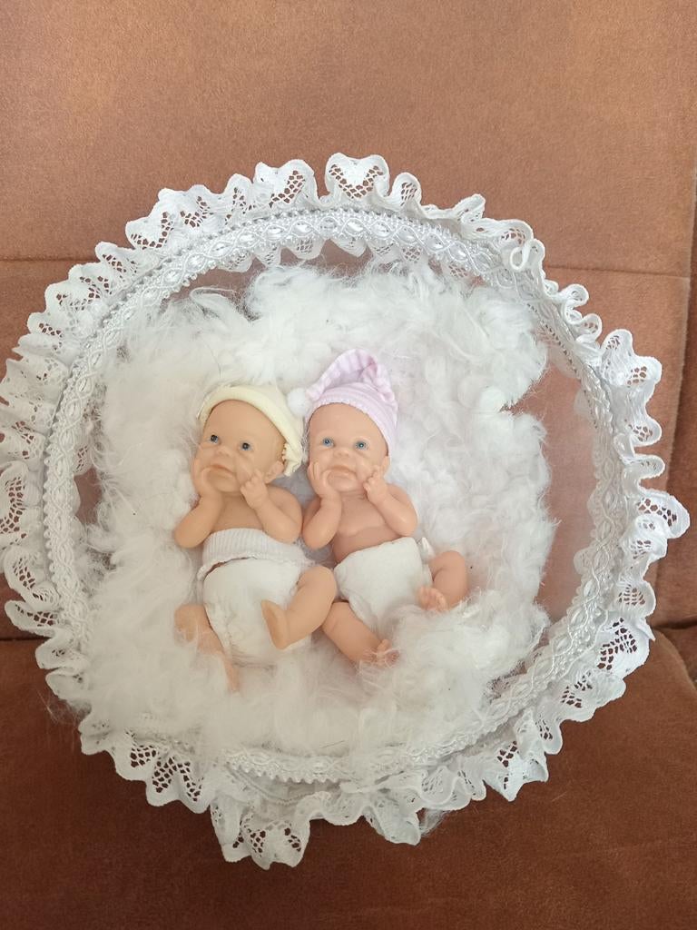 Levensechte baby beeldjes in ei-vormige standaard, Ophalen of Verzenden, Nieuw