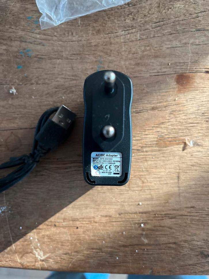 AC/DC Adapter met USB-kabel - Model BYX-0501000, Audio, Tv en Foto, Opladers, Gebruikt, Ophalen