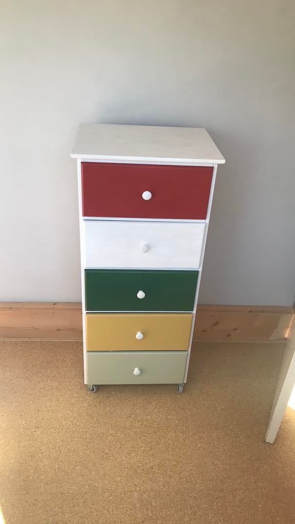 Grenen ladekast op wieltjes - Gekleurd & Stevig, Ophalen, Minder dan 50 cm, Gebruikt, 5 laden of meer