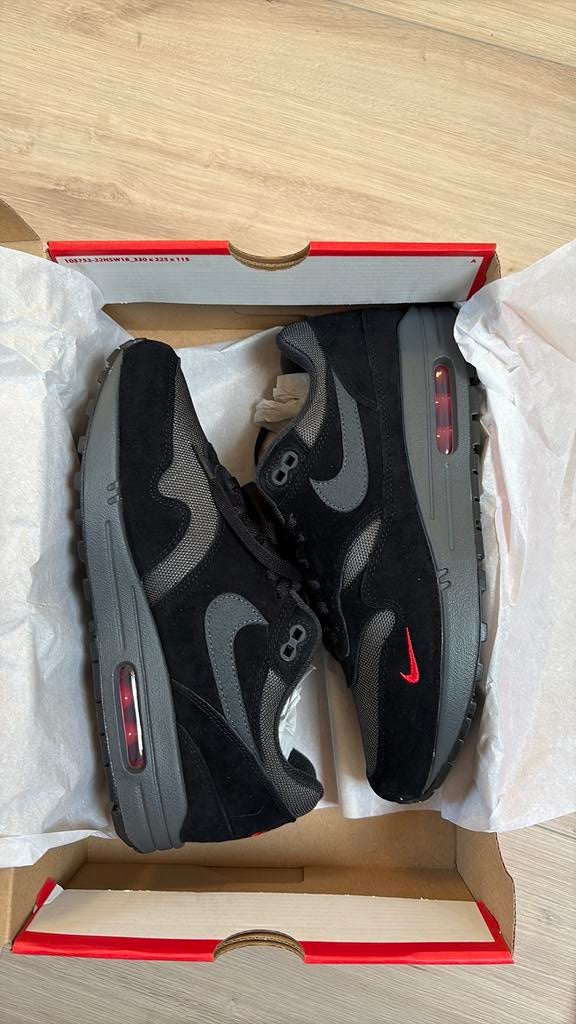 Nike air max 1 - maat 42 - zwart en rood, Zwart, Nieuw, Ophalen of Verzenden, Sneakers of Gympen