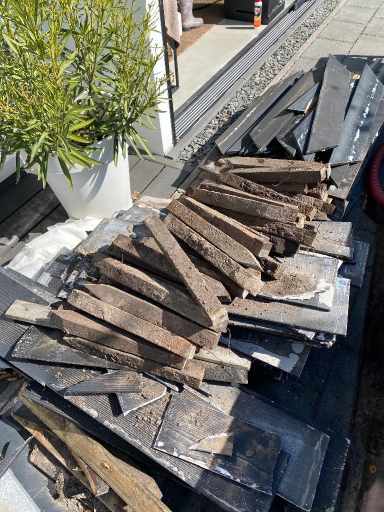 Ongeveer 80 hard houten piket paaltjes, Ophalen, Gebruikt, Palen, Hardhout