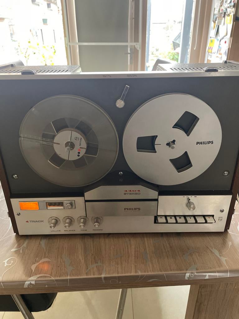 Philips 4-track bandrecorder - incl audi banden, Audio, Tv en Foto, Bandrecorders, Ophalen, Defecte bandrecorder, Met banden