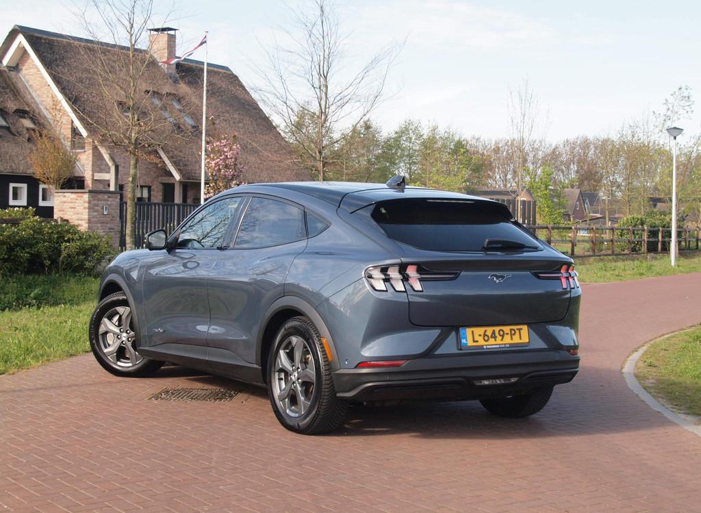 Ford Mustang Mach-E Extended RWD 98 kWh | SOH 94% | Panorama, Auto's, Gebruikt, 750 kg, Blauw, 600 km