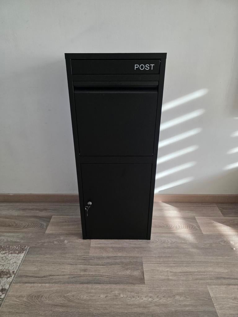 Zwarte Staande Post- en Pakketbrievenbus met Sleutel, Ophalen of Verzenden, Nieuw, Staal, Staande brievenbus