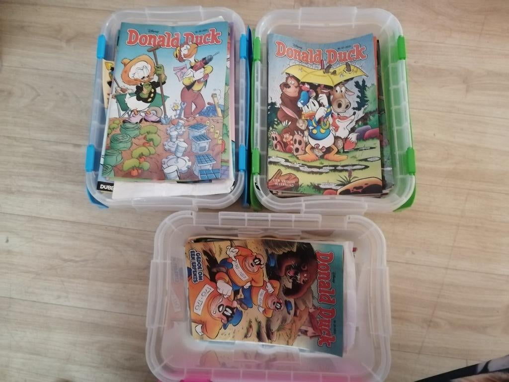 3 bakken met Donald duck boekjes te koop, Ophalen
