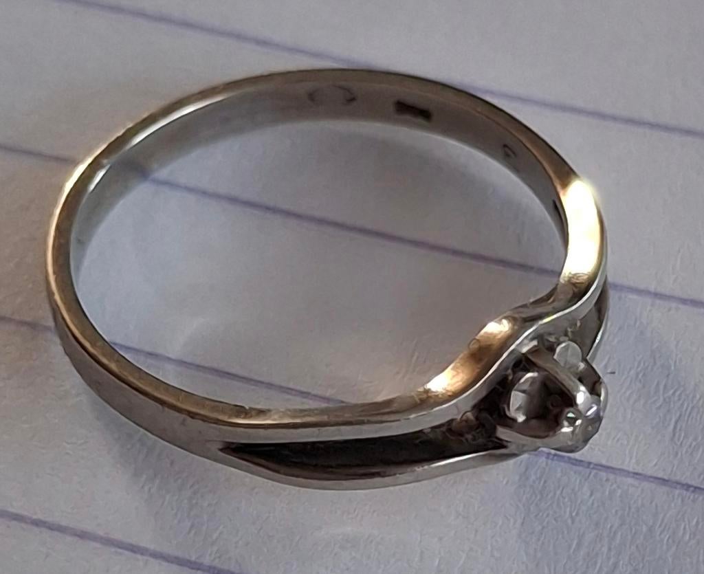 Wit gouden ring met briljant no. 3..maat 17/5  585 k, Wit, Ophalen of Verzenden, Zo goed als nieuw, 17 tot 18