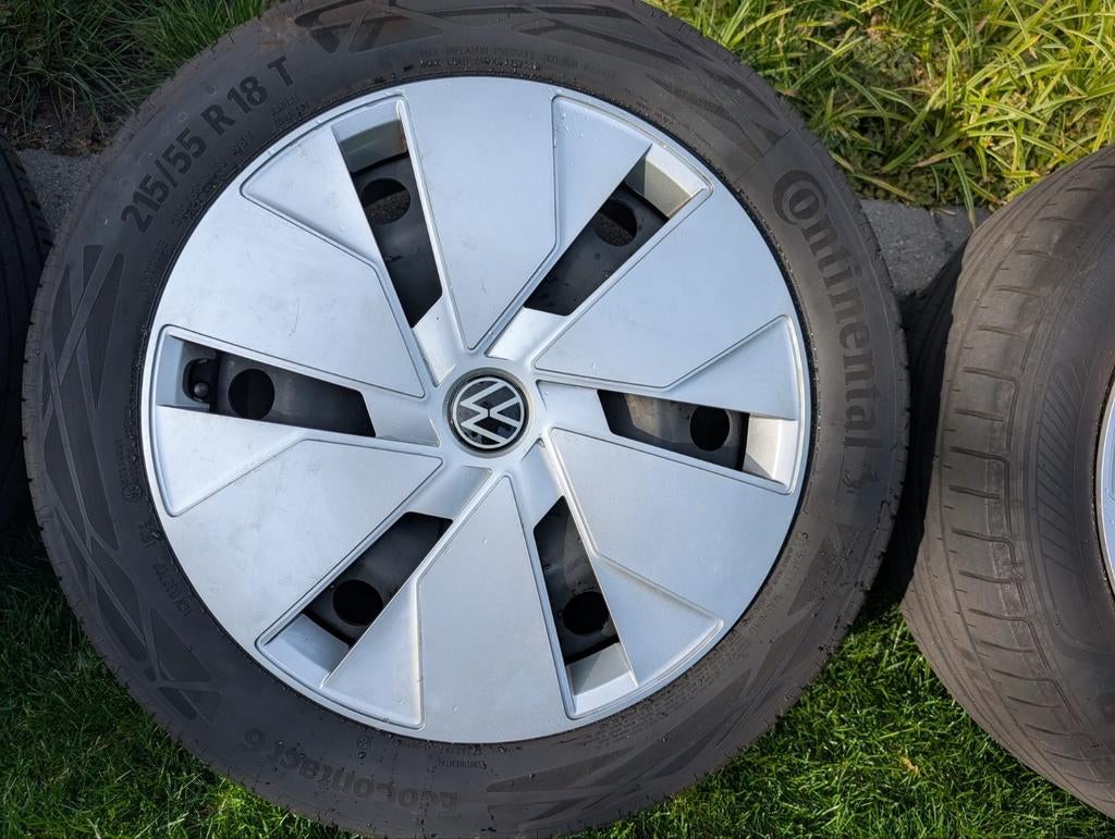 VW 18 inch zomerbanden - 215/55 R18 incl wielbouten, Auto-onderdelen, Banden en Velgen, Ophalen, 18 inch, Banden en Velgen, Personenwagen