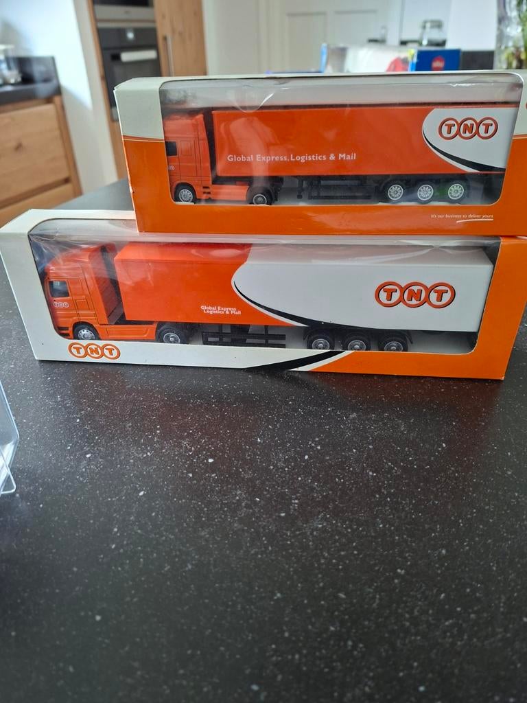 TNT model vrachtwagens en voertuigen, Hobby en Vrije tijd, Ophalen of Verzenden