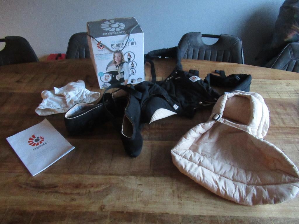 Ergobaby draagzak met verkleinkussen 33 360 bundle off Joy, Kinderen en Baby's, Overige merken, Buik of Rug, Ophalen of Verzenden