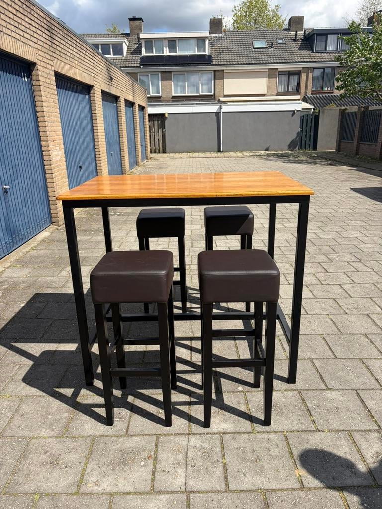 Barkruk en bartafel 4 stoelen, Ophalen of Verzenden, Zo goed als nieuw