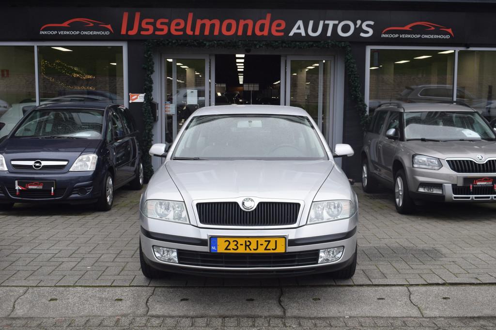 Skoda Octavia 2.0 FSI Ambiente AUTOMAAT 125.077 KM NAVI, Auto's, Stof, Gebruikt, 4 cilinders, Metallic lak