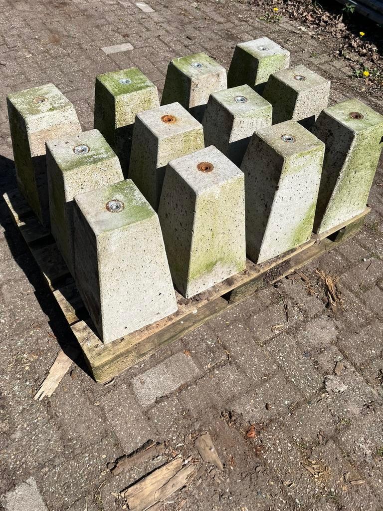 Betonpoeren met schroefdraad, Ophalen, Zo goed als nieuw