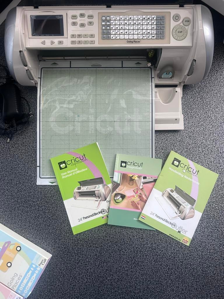 Cricut Expression met cartridges en handleidingen, Ophalen, Gebruikt, Gereedschap of Toebehoren