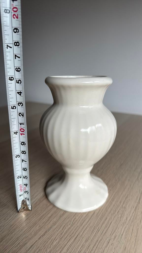 Delfts wit vaasje. In goede staat. Leuk als cadeau!, Ophalen of Verzenden